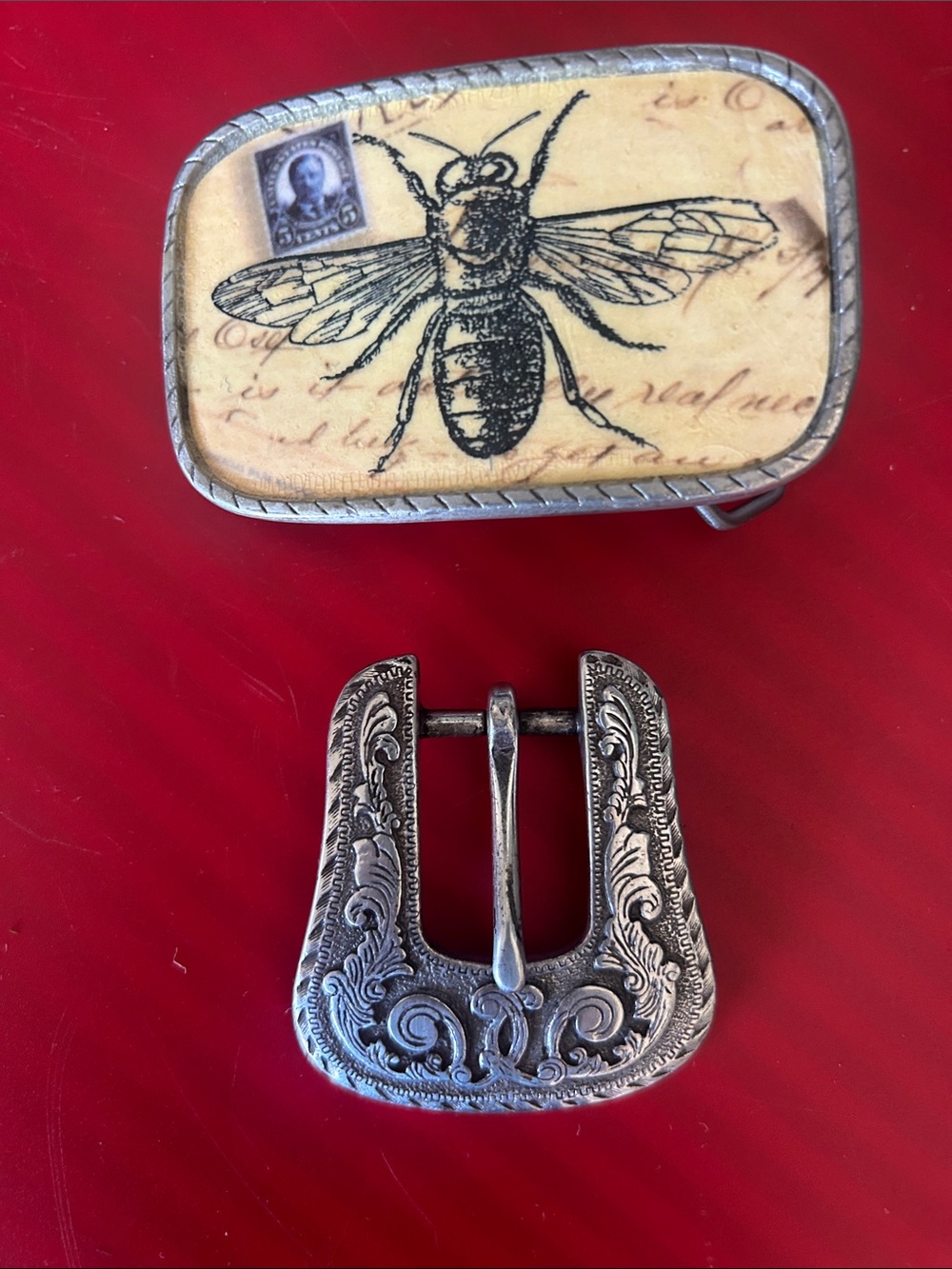 Bee Illustration Belt Buckle - Cream & Silver